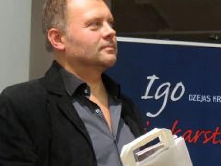 Igo Liepājas muzejā atvērs savu jaunāko grāmatu "Mans Ziemassvētku stāsts"