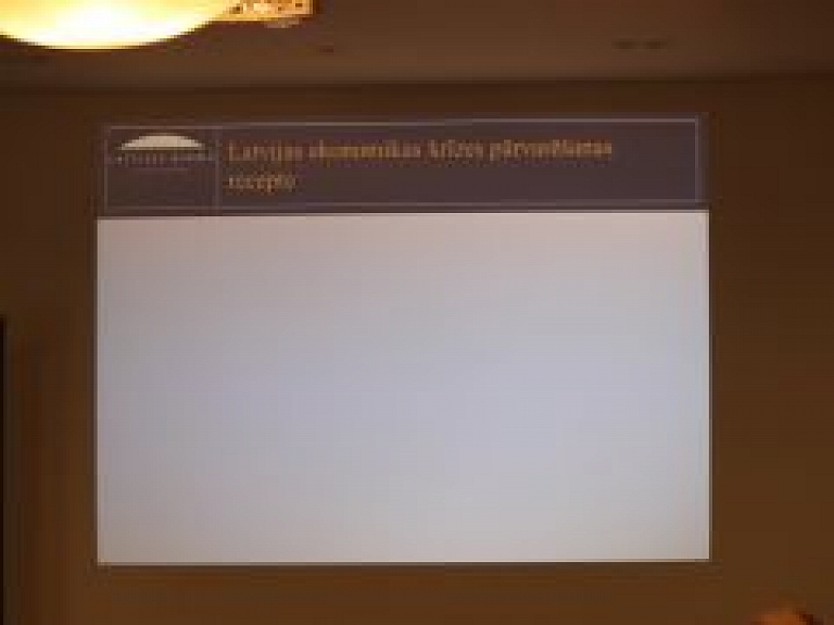 Aptauja: vairums iedzīvotāju uzskata, ka krīze nav beigusies