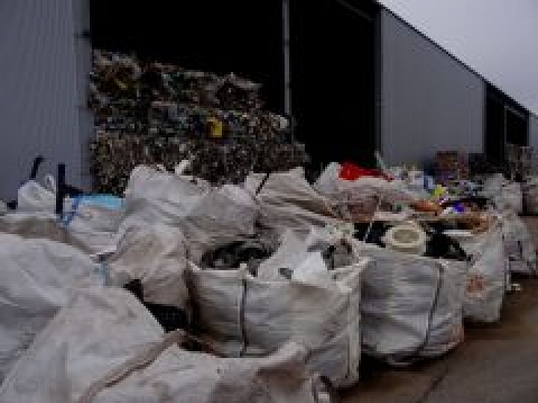 Pētījums: Atkritumus regulāri ikdienā šķiro trešdaļa Latvijas iedzīvotāju