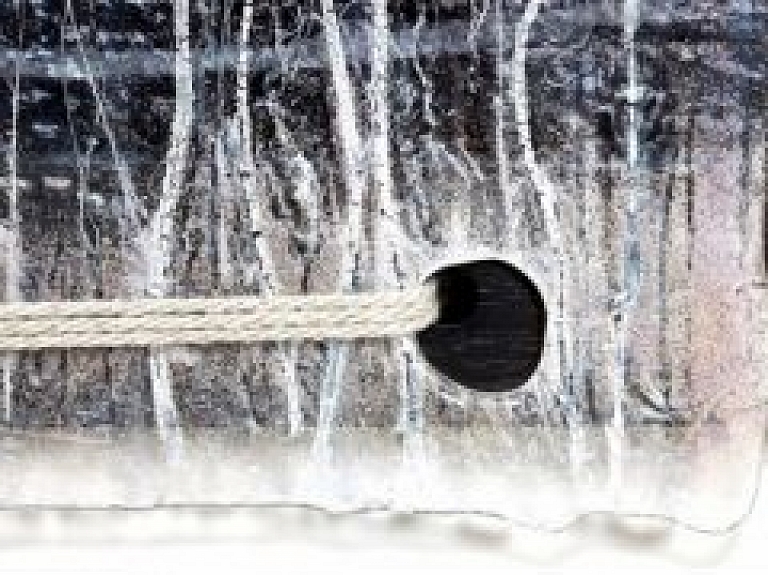 Jūrmalas Kultūras centrā skatāma Ievas Strazdiņas izstāde "Stikls"