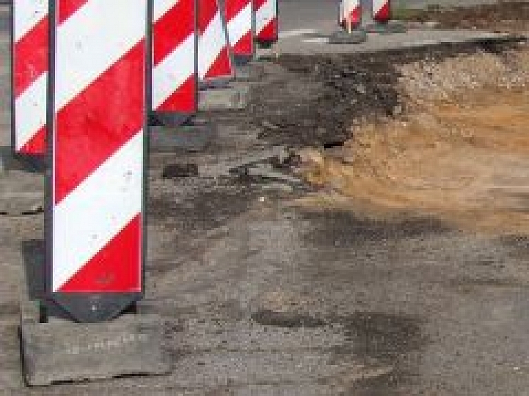 Ceļu būvētāji nemierā ar budžeta naudas neatvēlēšanu