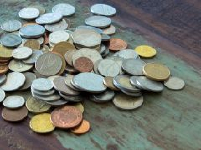 Lielbritānijā apsūdzētie latvieši viesstrādniekiem maksājuši vienu mārciņu nedēļā