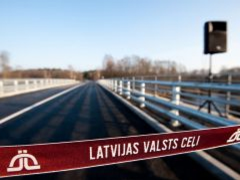 Atklāta satiksme pāri jaunizbūvētajam Mazās Juglas tiltam