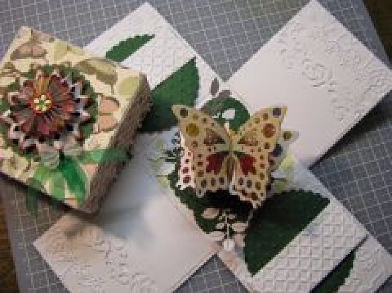 Sēlpils 1.bibliotēkā skatāma interesanta apsveikumu izstāde