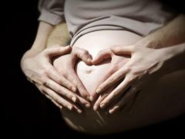 NVD sagatavojis informatīvu materiālu par bezmaksas pakalpojumiem topošajiem vecākiem