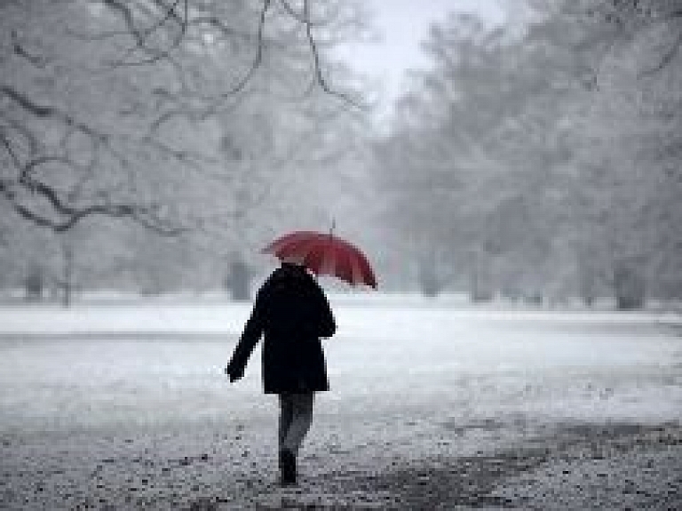 Nākamnedēļ meteorologi sola lietu un salu