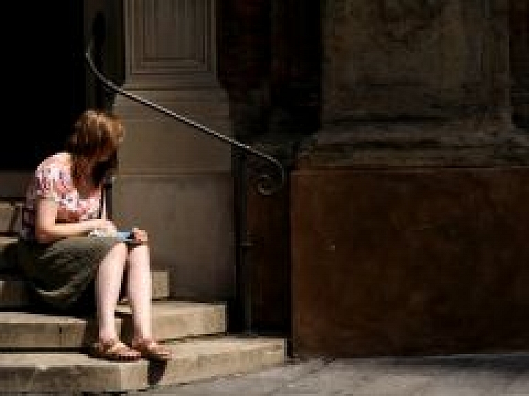 Aptauja: Darbinieki Latvijā bieži jūtas kā instrumenti, ko nolieto un izmet