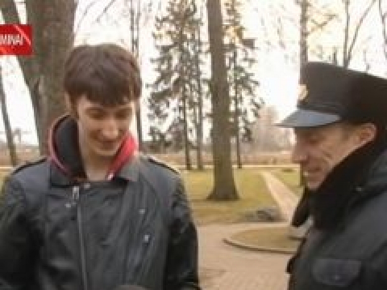 Gadu pēc Zolitūdes traģēdijas - glābēja un izglābtā pirmā satikšanās