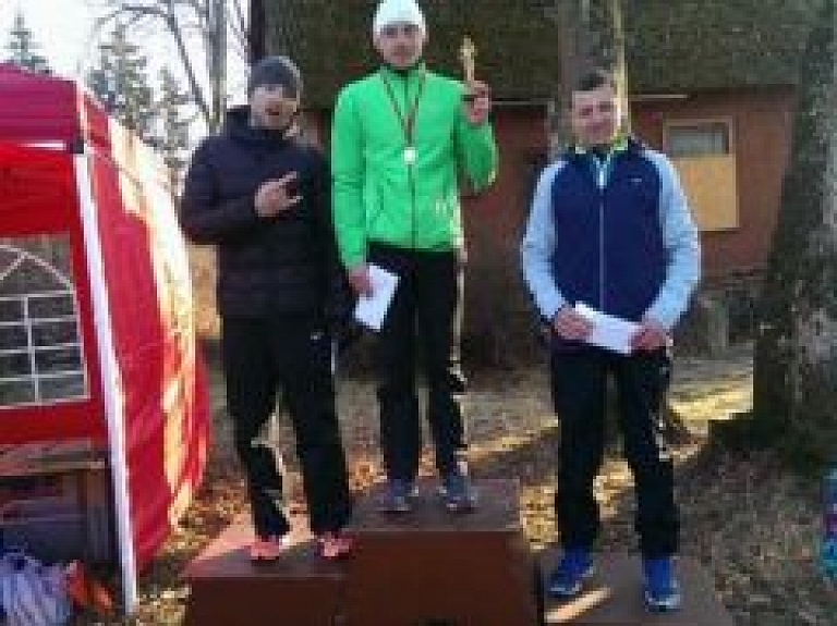 Latvijas dzimšanas dienu svin skrienot