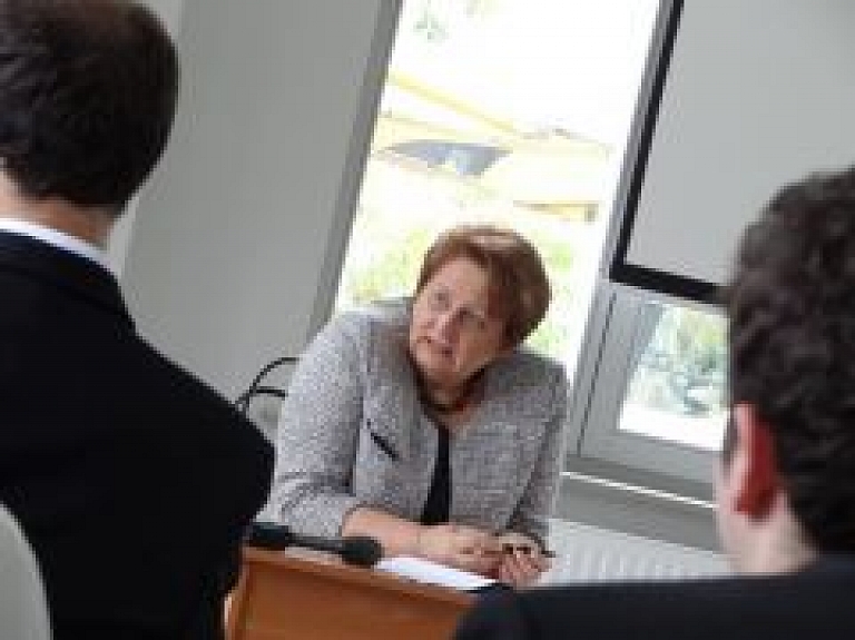 Straujumas reitingi turpinājuši pazemināties arī oktobrī