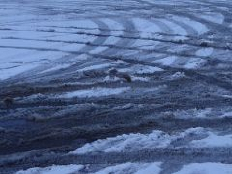 Sniegs un apledojuma veidošanās apgrūtina braukšanas apstākļus