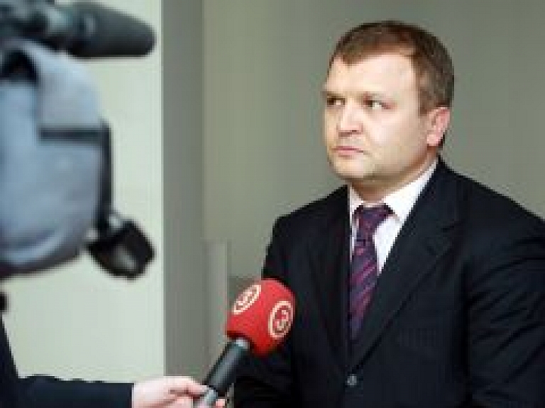 Miljonāru saraksta priekšgalā joprojām Fiļs un Bernis