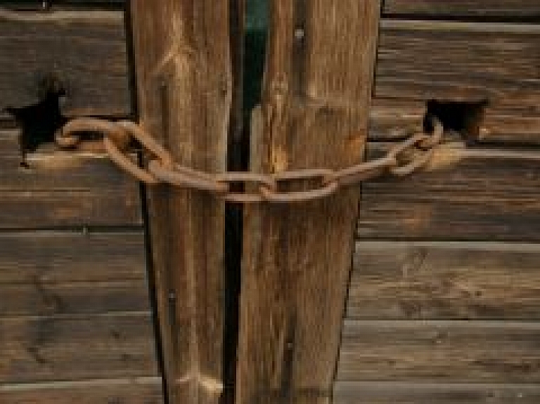 Ziņojums: Latvijā verdzības apstākļos dzīvo aptuveni 2300 cilvēku