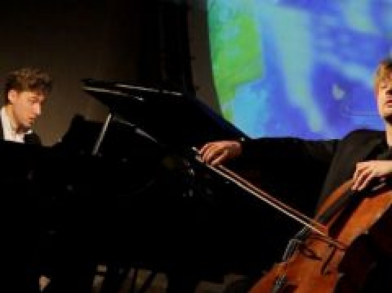 Tuvojas mākslas forums "Atklāj savu dzintaru!" Liepājā