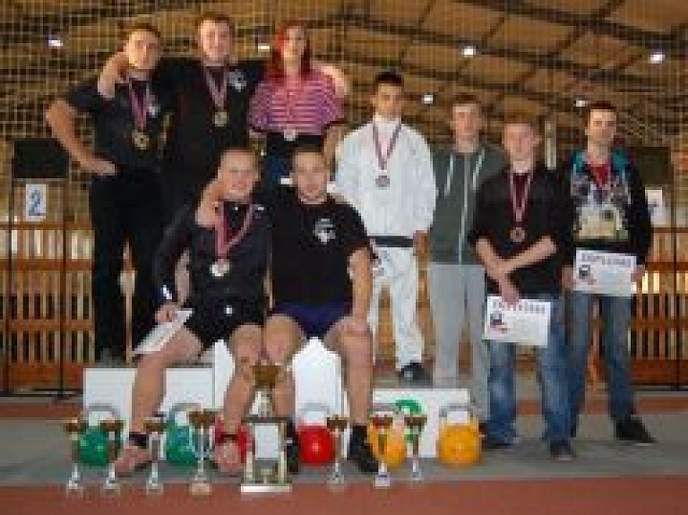 Godam aizvadīts Jēkabpils atklātais čempionāts un Latvijas kausa posms svarbumbu celšanā