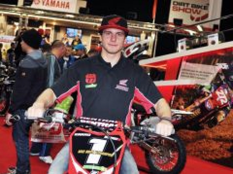 Karro paraksta līgumu ar MVR-D Honda komandu