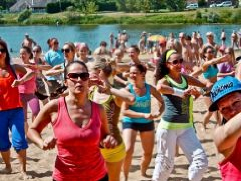 Ādažos notiks pludmales fitnesa festivāls "Zumba fitness"