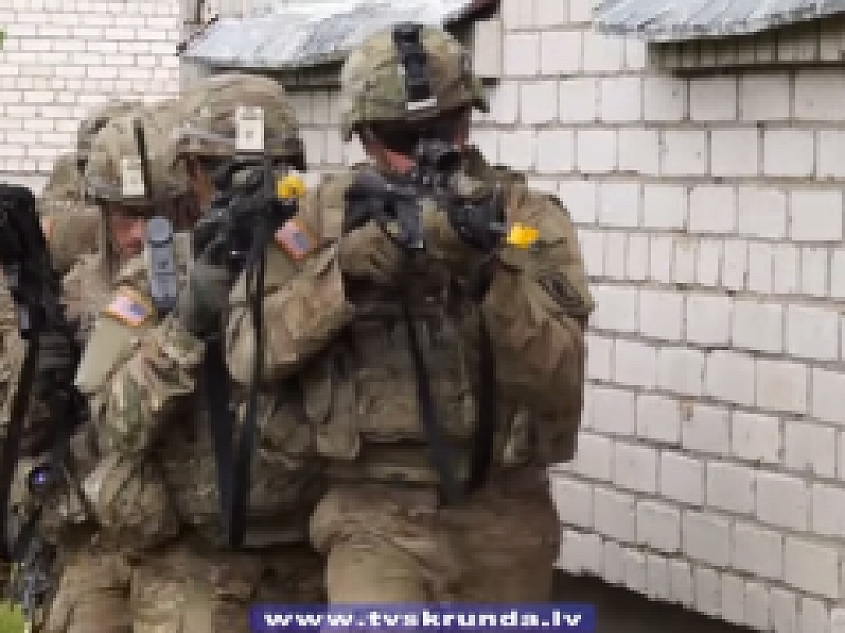 Skrundas TV: Skrundas lokatora pilsētiņā trenējas ASV armija