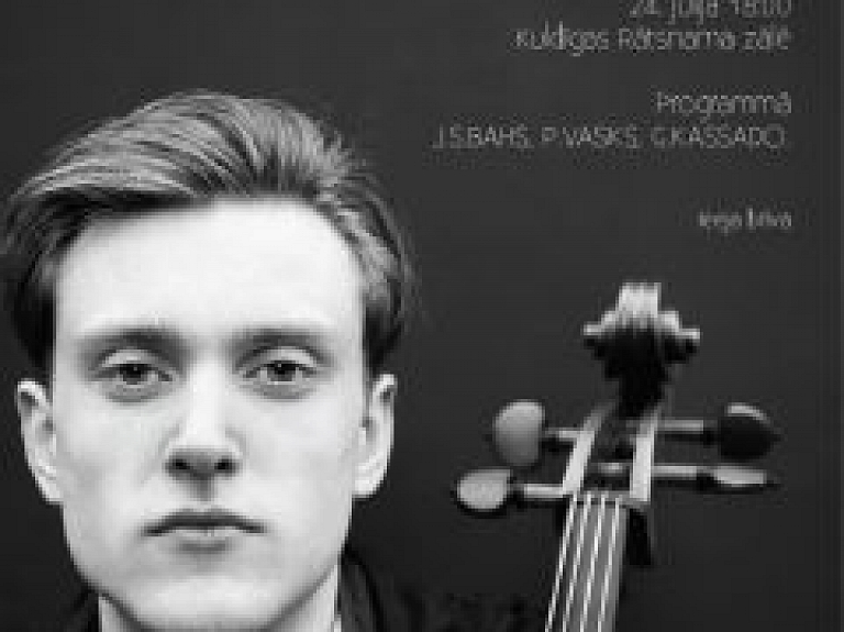 Kuldīgā muzicēs čellistu konkursa laureāts Juris Kļaviņš