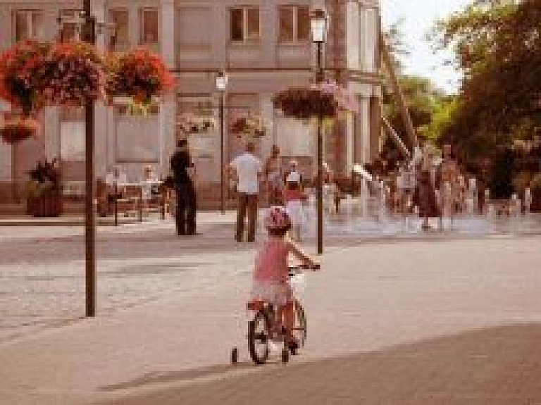 Apbalvos Cēsu novada skaistāko dārzu un sakoptāko teritoriju īpašniekus