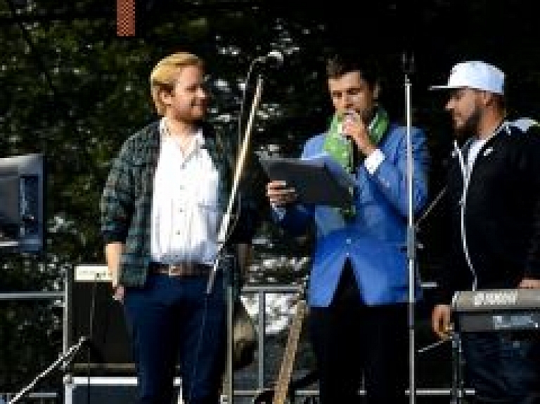 Noslēgusies Latvijas karaoke čempionāta atlase Carnikavā