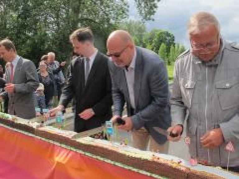 Atklāj ceļa "Ziemeļu stīga" rekonstruēto posmu Kārķi – Naukšēni