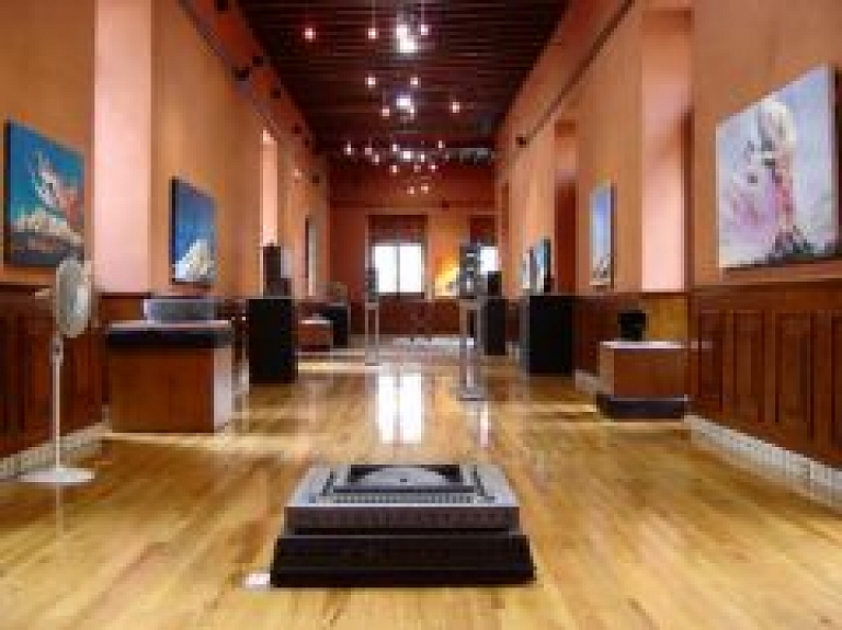 Līvānos apskatāma izstāde "Sveiciens saulei!"