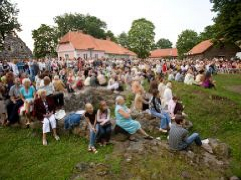 Valmierā ar izrādēm viesosies Kauguru un Bērzaines amatierteātri