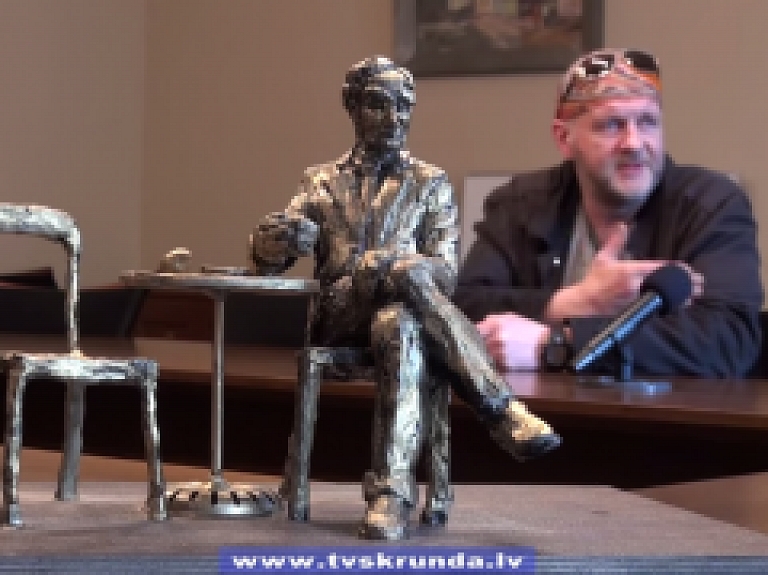 Skrundas TV: Zināms Ē.Valtera pieminekļa autors