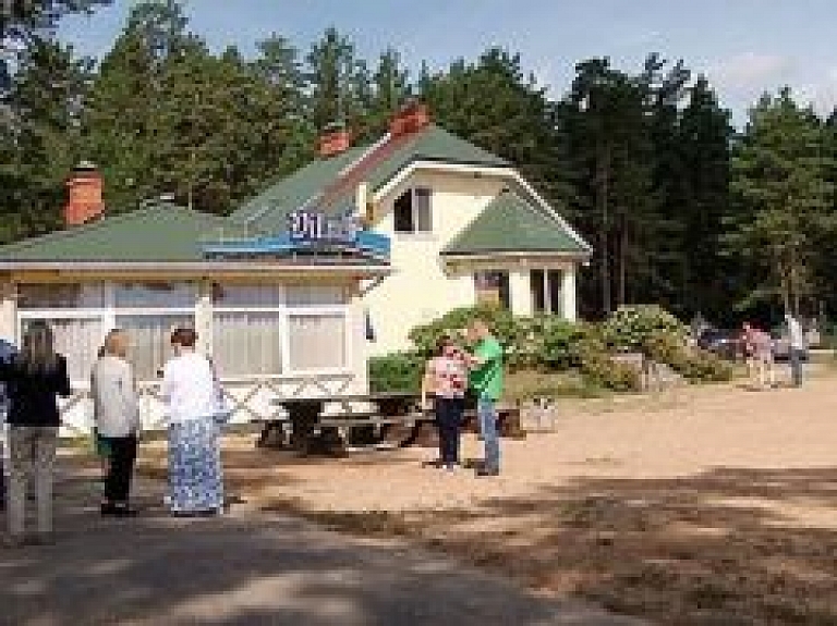 Atjauno pludmali "Stropu vilnis"