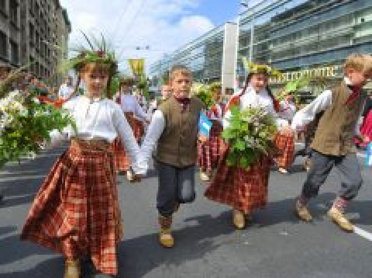 Dziesmu svētku gājienā piedalījušies aptuveni 98% svētku dalībnieku