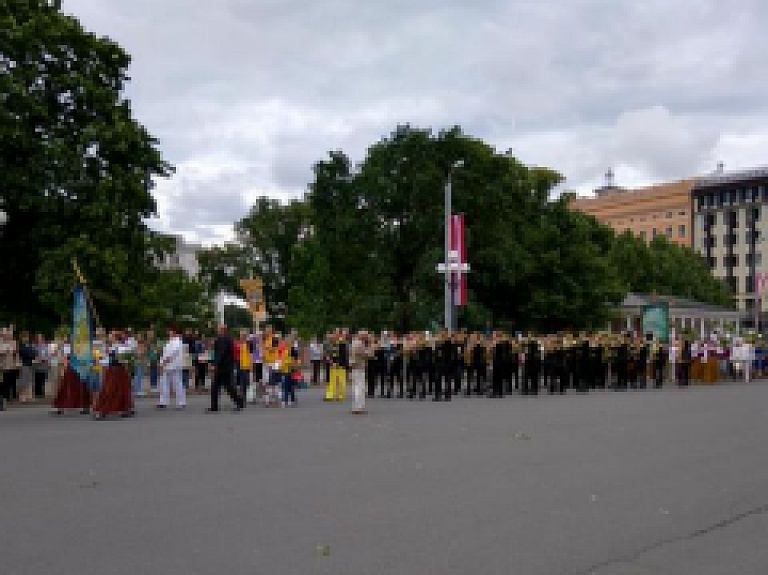Valmierieši piedalās Dziesmu un deju svētku gājienā