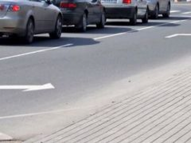 Pie iebraukšanas Jūrmalā veidojas sastrēgumi