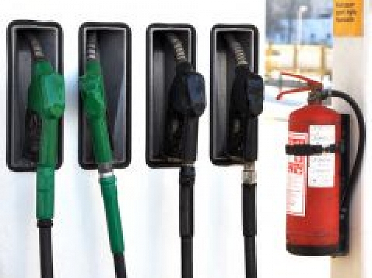 Salacgrīvā autovadītājs nesamaksā par ielieto degvielu