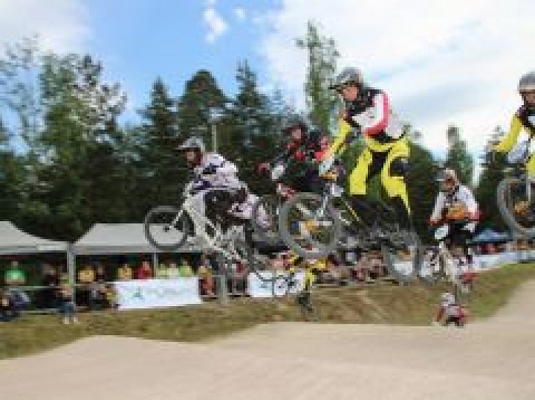 Valmierā notiks Latvijas elites un junioru čempionāts BMX riteņbraukšanā