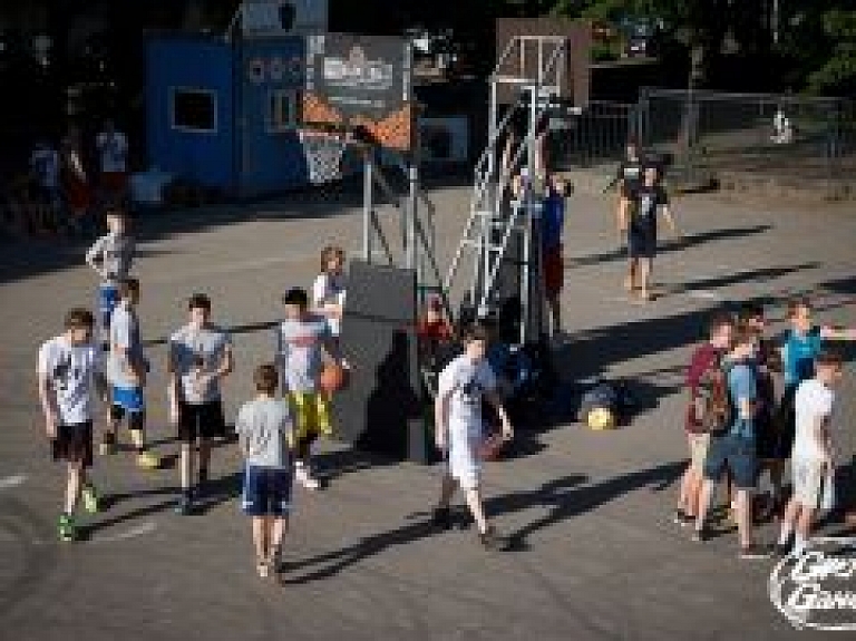 "Ghetto Games" un "Sprite" aicina atbalstīt jauniešu sapni par basketbolu