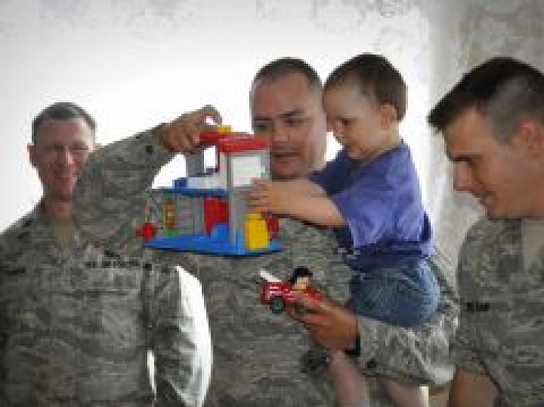 Naujenē ierodas inženieri no Pensilvānijas Nacionālās gvardes