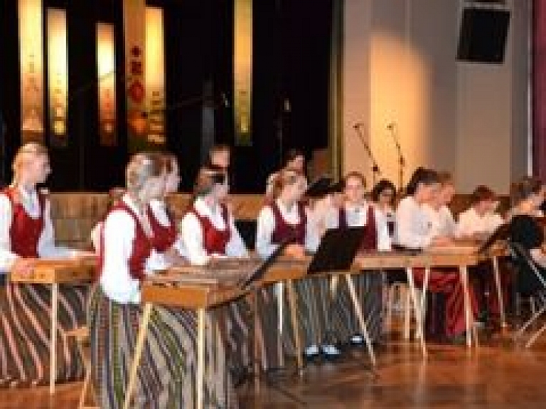 Izskanējis festivāls "Kokle un tai līdzīgie instrumenti apkārt Baltijas jūrai"