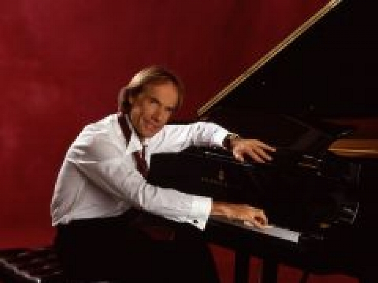 Pianists Ričards Klaidermans uzstāsies ar Liepājas Simfonisko orķestri