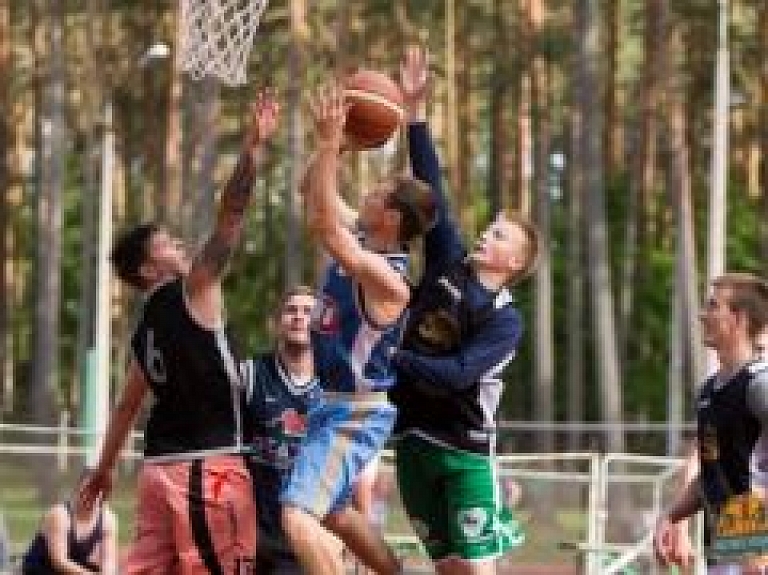 Komandas turpina cīņu "Vidzemes Vasaras līgā" 2015