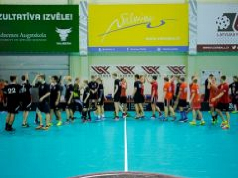 "Valmiera/BSS" jaunieši aizvada vairākas spēles florbolā
