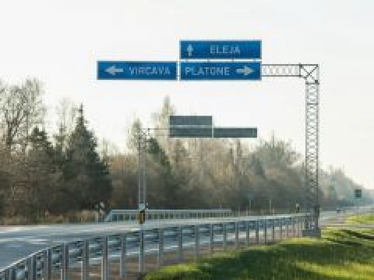 Nākamgad tiks pilnībā atjaunota šoseja no Jelgavas līdz Lietuvas robežai