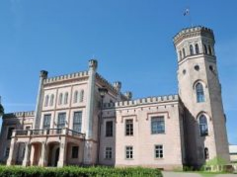 Vecauces pilī Leģendu naktī apmeklētājus gaidīs muižkundze