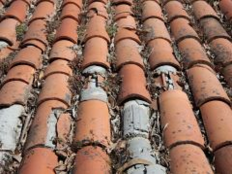 Rīgas centrā 12 īpašumiem piemēro vidi degradējošas būves klasifikāciju