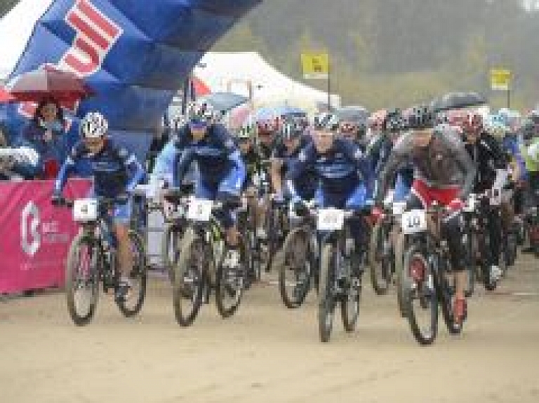 "Jūrmalas MTB velomaratonā" uzvaru svin Smirnovs un Jaunslaviete