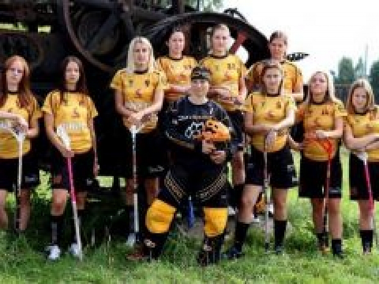 "Rubenes" florbolistes smagā cīņā pārspēj "Bulldogs" komandu