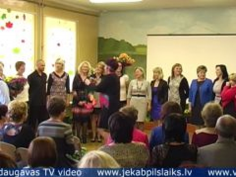 Vidusdaugavas TV: Krustpils novada pašvaldība sveic novada pedagogus Skolotāju dienā