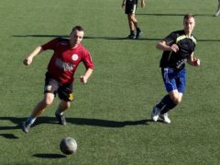 Valmierā notiek VOC rudens kauss futbolā