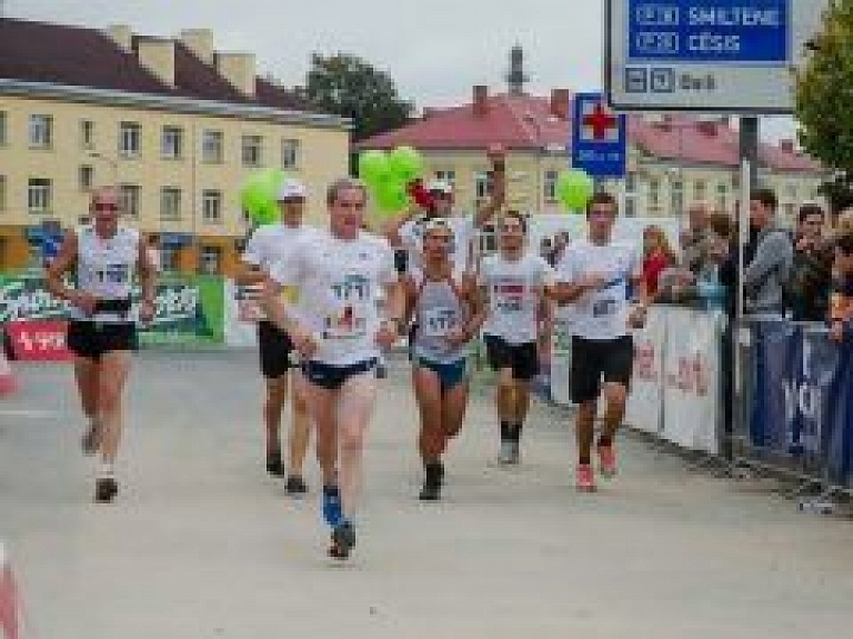 VOC apbalvos Valmieras maratona kuplākos kolektīvus
