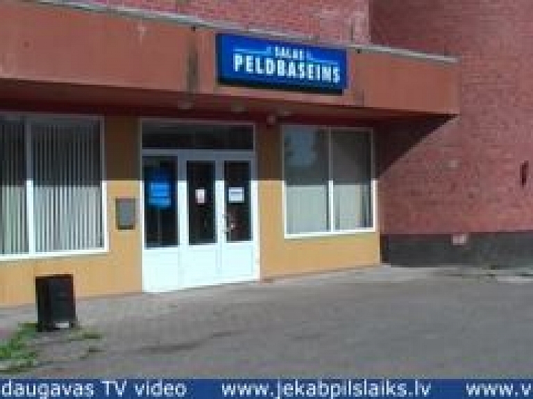 Vidusdaugavas TV: Jēkabpils pilsētas pašvaldība slēdz Salas peldbaseinu